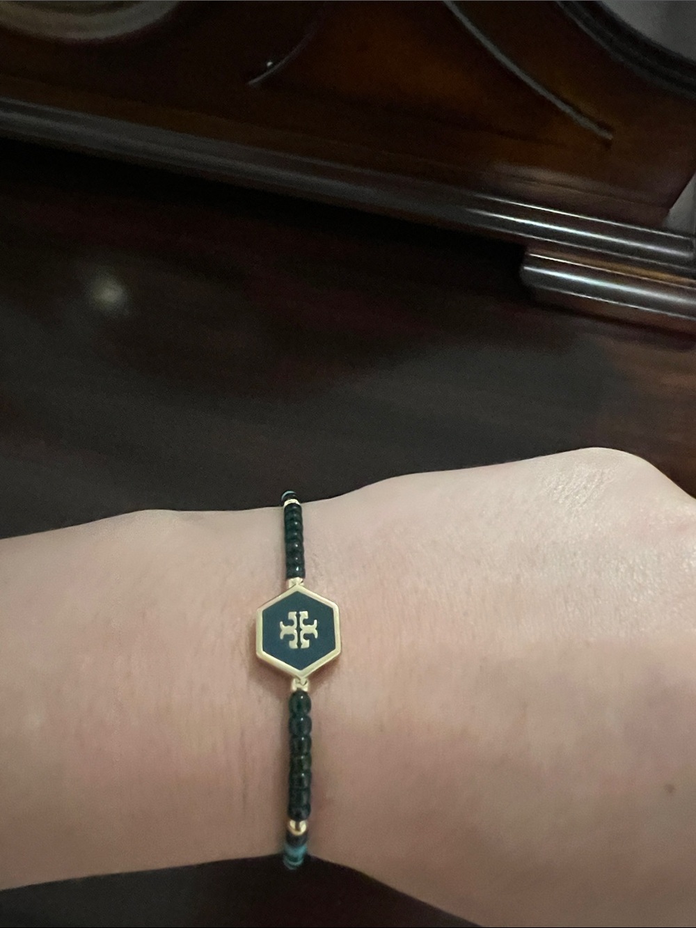 Tory Burch Hexagon Logo Beaded Bracelet in Black and Gold
